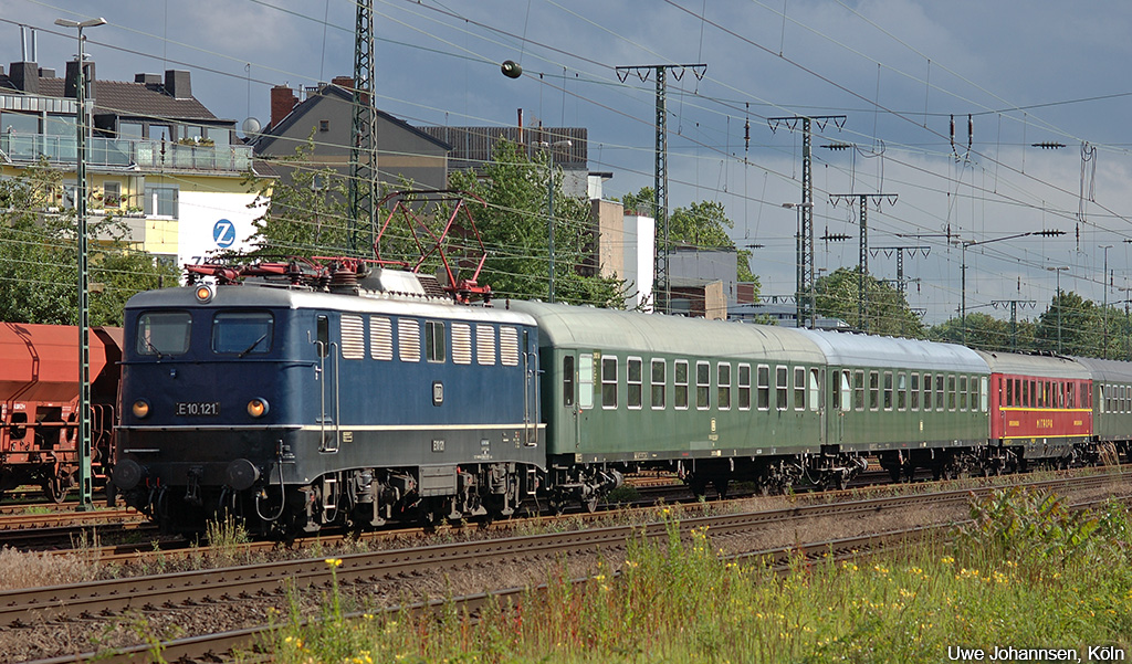 E10 121
