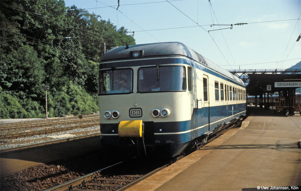 427 000-0